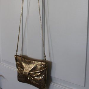 VTG Whiting & Davis Bow Front Shoulder Soft Clutch W/20" Detachable Strap